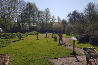 Chantier d'entretien de l'Espace d'inspiration nature du CBN de Bailleul : merci les "ecovolonterres" d'Unis-Cité !